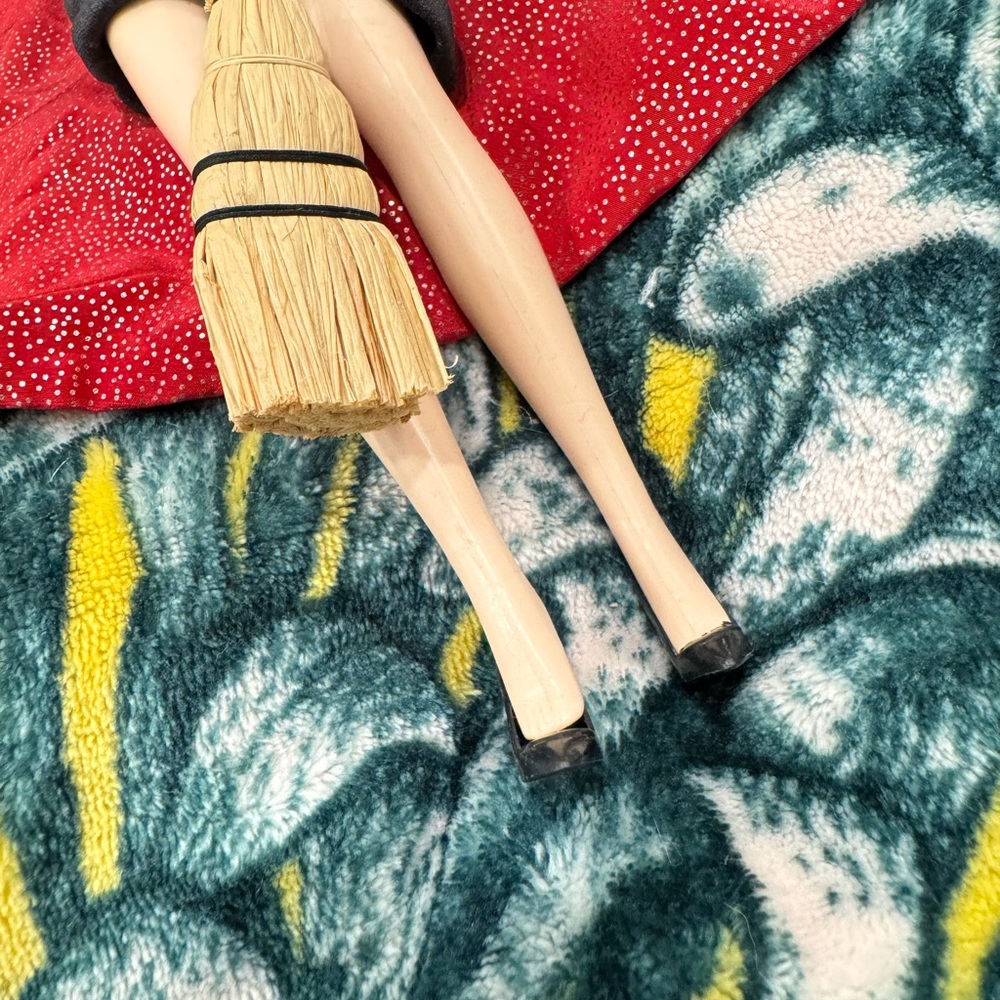 Bewitched Vintage Barbie Doll - Picture 5 of 11